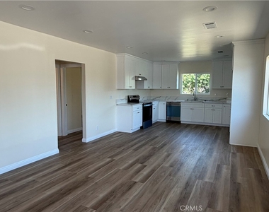 3234 Vineland - Photo Thumbnail 1