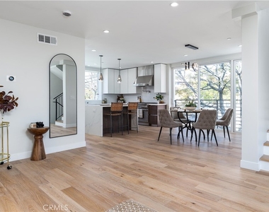 2824 Rowena Avenue - Photo Thumbnail 7