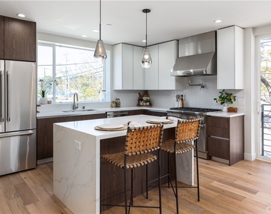 2824 Rowena Avenue - Photo Thumbnail 10