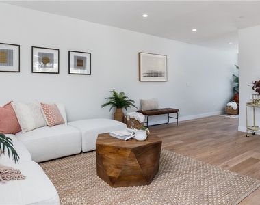 2824 Rowena Avenue - Photo Thumbnail 5