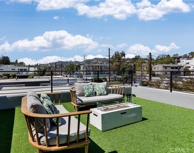 2824 Rowena Avenue - Photo Thumbnail 22