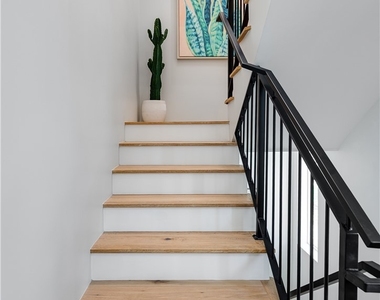 2824 Rowena Avenue - Photo Thumbnail 21