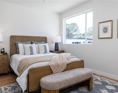 2824 Rowena Avenue - Photo Thumbnail 17