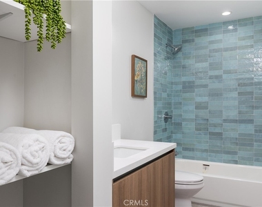 2824 Rowena Avenue - Photo Thumbnail 16