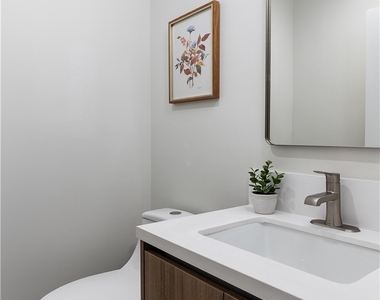 2824 Rowena Avenue - Photo Thumbnail 15