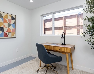 2824 Rowena Avenue - Photo Thumbnail 4