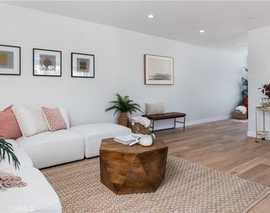 2824 Rowena Avenue - Photo Thumbnail 9