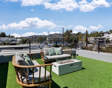 2824 Rowena Avenue - Photo Thumbnail 6