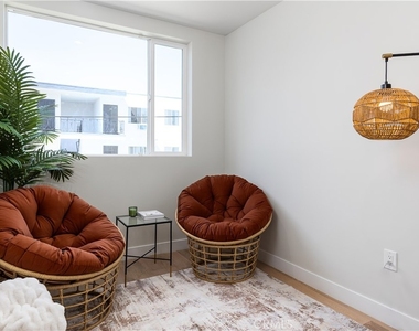 2824 Rowena Avenue - Photo Thumbnail 9