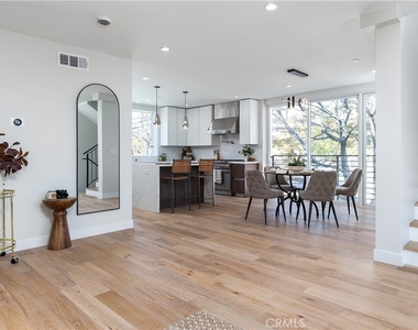 2824 Rowena Avenue - Photo Thumbnail 5