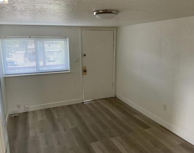 619 W 17th St. - Photo Thumbnail 7