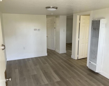 619 W 17th St. - Photo Thumbnail 6