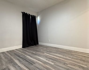 7418 Amigo Avenue - Photo Thumbnail 8