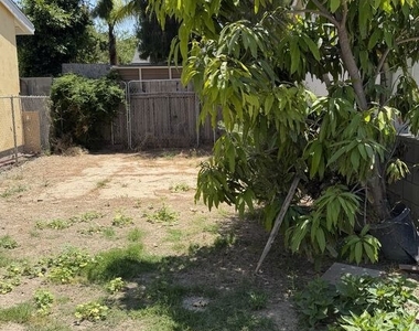 7418 Amigo Avenue - Photo Thumbnail 9