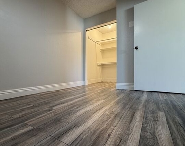 7418 Amigo Avenue - Photo Thumbnail 7