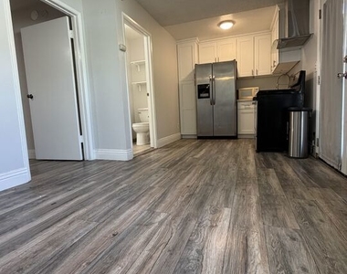 7418 Amigo Avenue - Photo Thumbnail 4