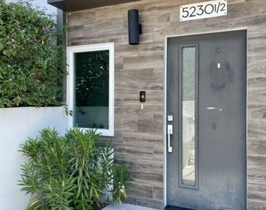 5230 1/2 Satsuma Avenue - Photo Thumbnail 2