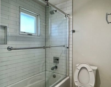 5230 1/2 Satsuma Avenue - Photo Thumbnail 19