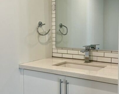 5230 1/2 Satsuma Avenue - Photo Thumbnail 12