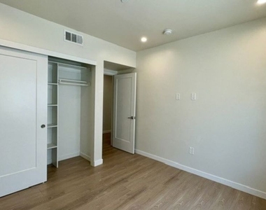 5230 1/2 Satsuma Avenue - Photo Thumbnail 26