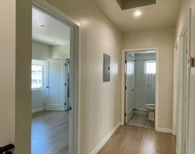 5230 1/2 Satsuma Avenue - Photo Thumbnail 14