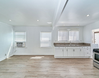1329 S Tremaine Avenue - Photo Thumbnail 14