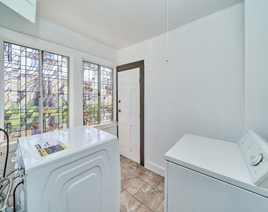 1329 S Tremaine Avenue - Photo Thumbnail 15