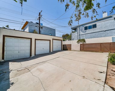 1329 S Tremaine Avenue - Photo Thumbnail 30
