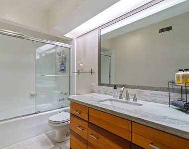 6209 Pacific Avenue - Photo Thumbnail 14