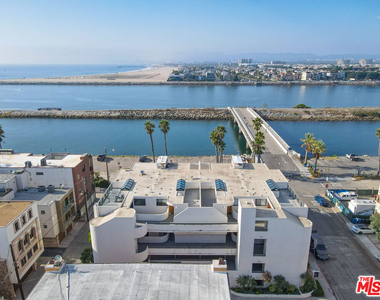 6209 Pacific Avenue - Photo Thumbnail 3
