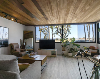 6209 Pacific Avenue - Photo Thumbnail 2