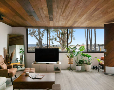 6209 Pacific Avenue - Photo Thumbnail 5