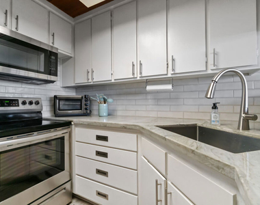 6209 Pacific Avenue - Photo Thumbnail 9