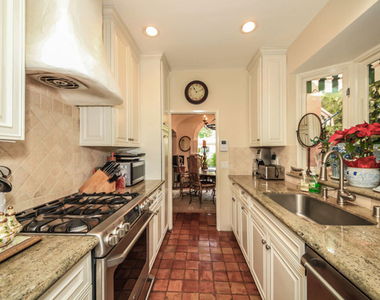 1367 N Beverly Drive - Photo Thumbnail 18
