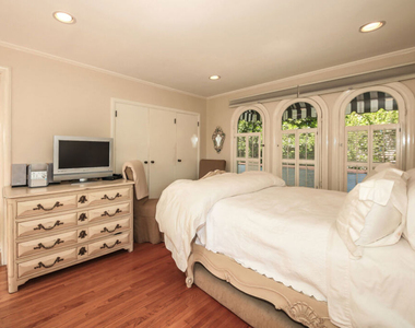 1367 N Beverly Drive - Photo Thumbnail 31