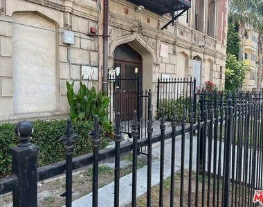 526 S Oxford Avenue - Photo Thumbnail 5