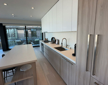 500 Broadway - Photo Thumbnail 3