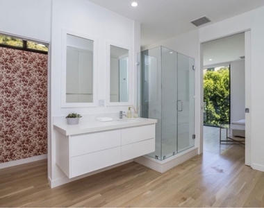 8516 Franklin Avenue - Photo Thumbnail 16