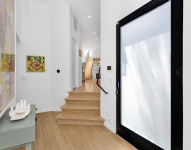 8516 Franklin Avenue - Photo Thumbnail 14