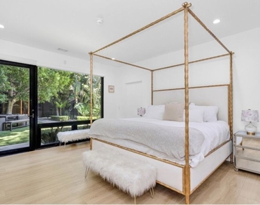 8516 Franklin Avenue - Photo Thumbnail 2