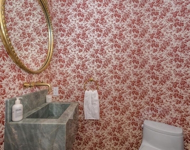 8516 Franklin Avenue - Photo Thumbnail 15