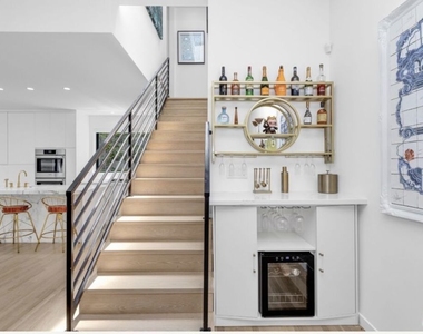 8516 Franklin Avenue - Photo Thumbnail 9