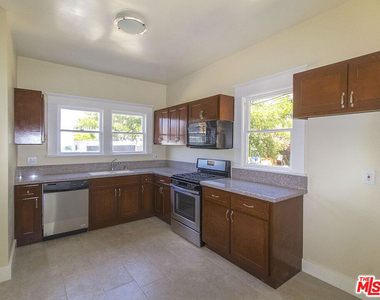 1737 5th Avenue - Photo Thumbnail 4