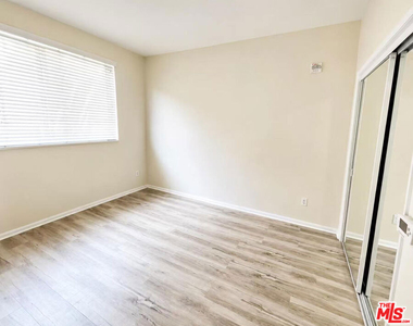 13941 Sherman Way - Photo Thumbnail 12