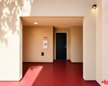 13941 Sherman Way - Photo Thumbnail 19