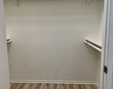 13941 Sherman Way - Photo Thumbnail 14