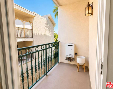 13941 Sherman Way - Photo Thumbnail 6