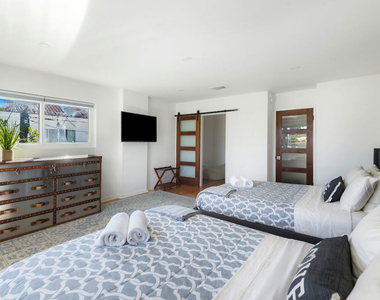 12339 Gorham Avenue - Photo Thumbnail 9