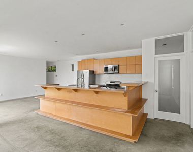 802 Indiana Avenue - Photo Thumbnail 9