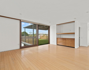 802 Indiana Avenue - Photo Thumbnail 21